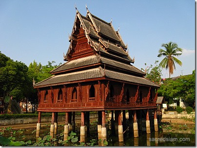 wat-thung-si-muang-ubon-ratchathani-hor-trai