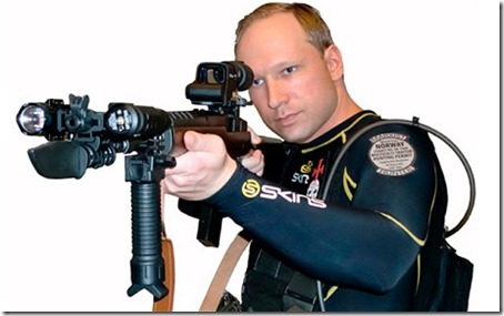 Breivik poserer med ruger-rifla