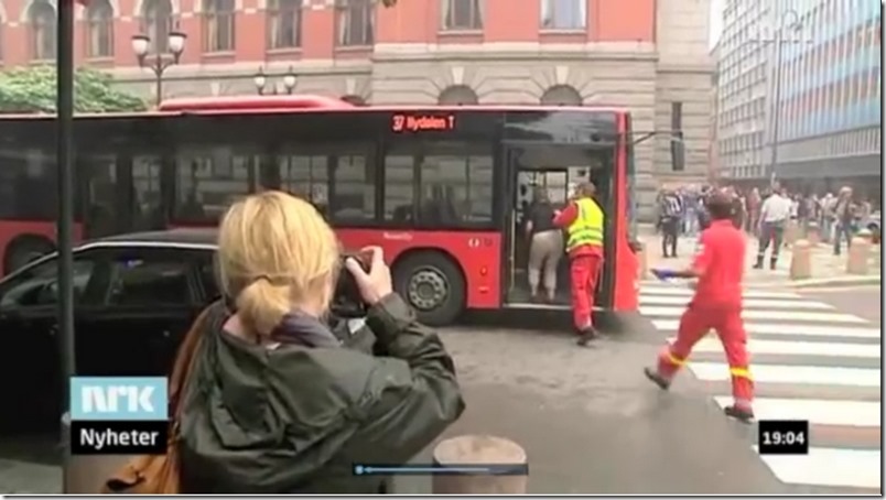 De skadde etter terrorbomben i Oslo fraktes vekk i rutebuss