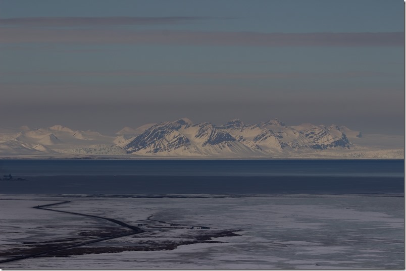 Kullkaia og isfjorden med fjell (1 of 1)