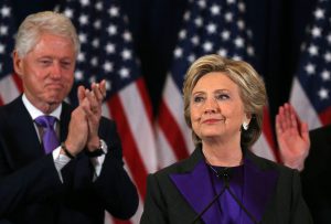 Bill og Hillary Clinton har satt på seg lilla-fanen til George Soros, og viser således sin fulle støtte til det pågående forsøket på sivil uro og statskupp i USA.